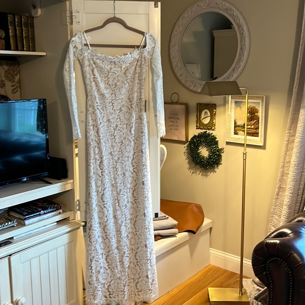 Lulu’s NWT Lace Off the Shoulder WEDDING GOWN